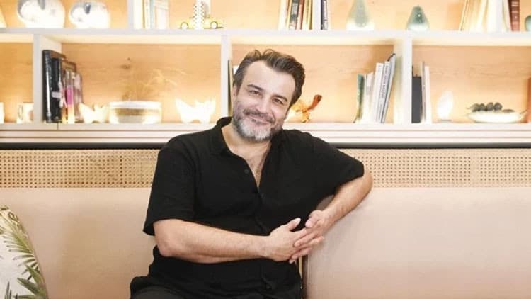 Işıklar Söndüğünde Kalan Sessizlik: Popstar Rıza Tamer’in Zamansız Vedası ve Bir Dönemin Melankolik Anatomisi