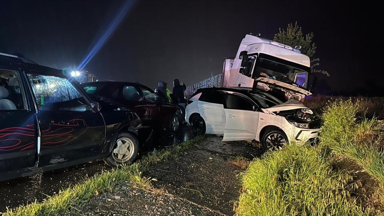 Uşak'ta Feci Kaza: 4 Ölü, 34 Yaralı! Otobüs ve 6 Araç Kırımı Türkiye'yi Yasa Boğdu
