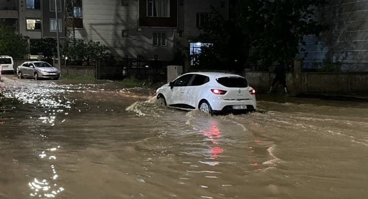 Şanlıurfa ve Gaziantep Felaketi: Şiddetli Sağanak 1 Can Aldı, 40 Kişiyi Yaraladı!